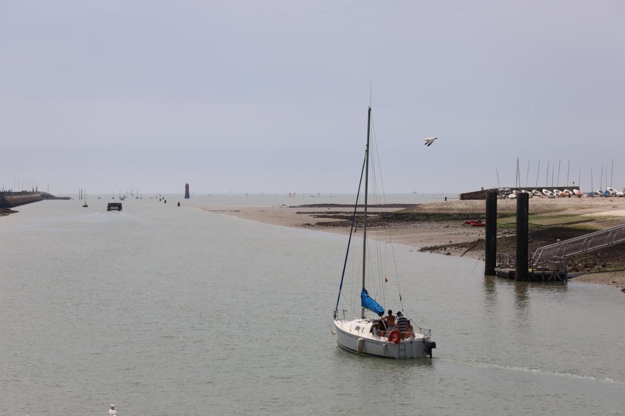 Un Hotel Sur Le Port La Rochelle  Ngoại thất bức ảnh