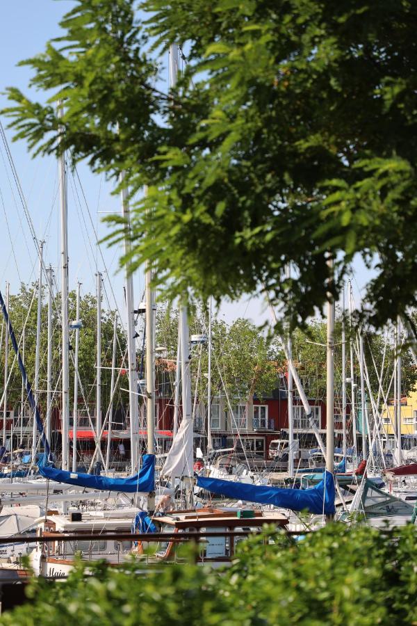 Un Hotel Sur Le Port La Rochelle  Ngoại thất bức ảnh